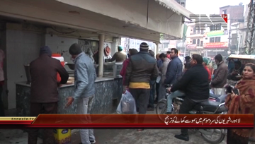 Lahore- Peoples Enjoying Samosa