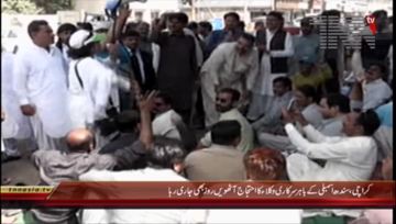 Karachi- Lawyers Sit in Outside Sindh Assembly
