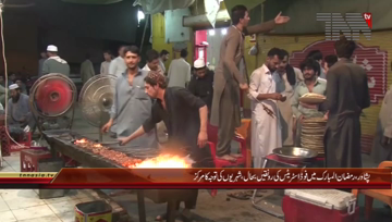 Peshawar- Locals Citizens reached Food Street during Ramadan Mubarak