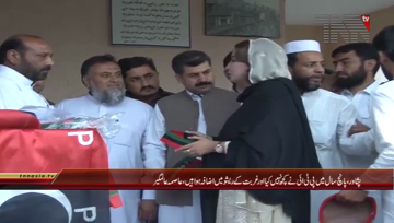 Peshawar- PPP Leader Asma Almgir Media Talk