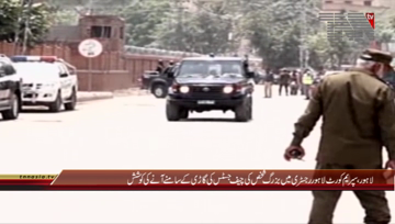 Lahore- Old Man jump in Front of CJP’s Convoy