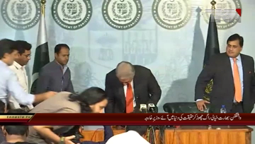 washington- Shah Mehmood Qureshi addressing at press conference