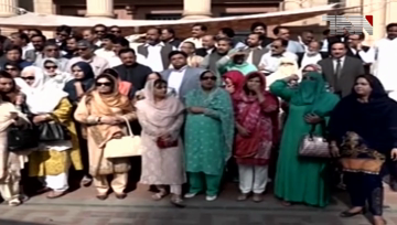 Lahore- Opposition Protest Outside Punjab Assembly