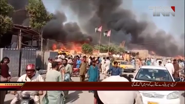 Karachi- Fire in Wood market at Super Highway