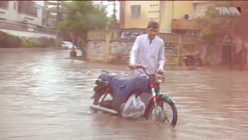 Rain ravaged Karachi; water could not be extracted from the low lying areas