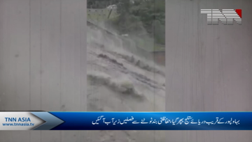 Bahawalpur- Villages flooded near Bahawalpur as embankment breaks.