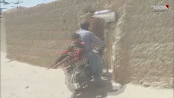 Quetta- Paliceman seeking help for his children