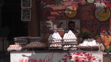 Karachi- Sindh Food Authority conducts raid at shop selling 'plastic eggs'