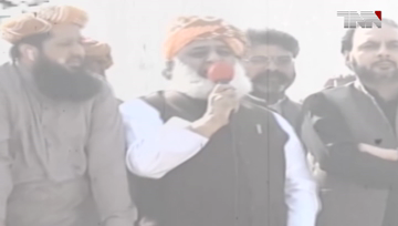 Sukkur- Maulana Fazlur Rehman resumes Azadi March towards Islamabad