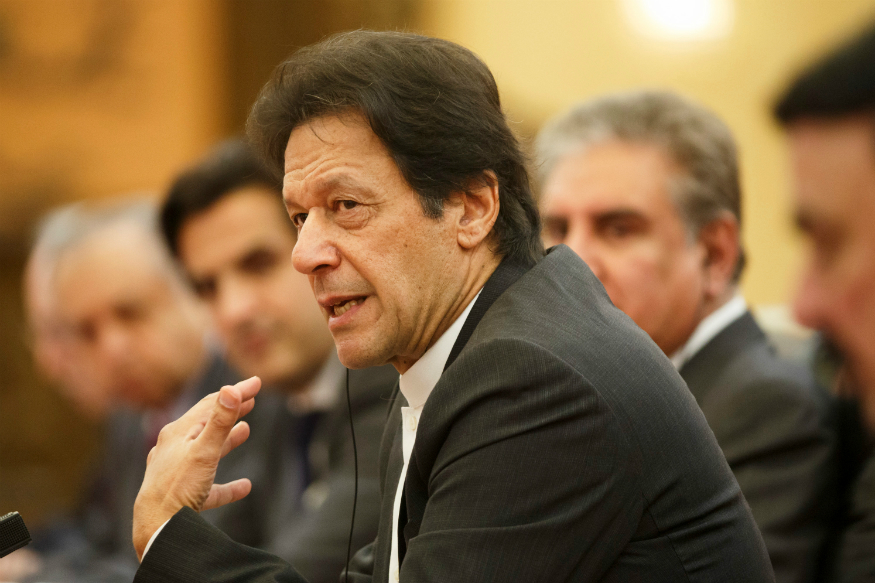 Islamabad- PM Imran tells govt spokespersons not to react to CJP's remarks