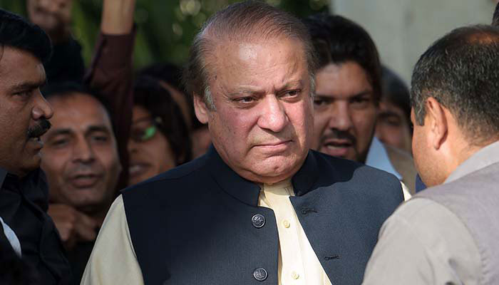 Lahore- Former PM Nawaz Sharif departs for London in air ambulance