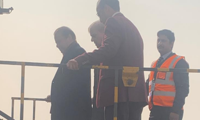 Lahore- Former PM Nawaz Sharif leaves for London via Air Ambulance, Nawaz Sharif accompanied by Shehbaz Sharif and personal physician Doctor Adnan