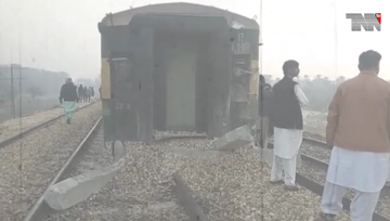 Khairpur- Karachi bound train derails in Khairpur, no loss of life