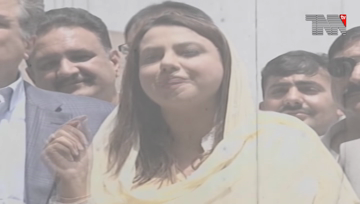 Islamabad- PML-N's Maiza Hameed goes to PTI parliamentary party meeting