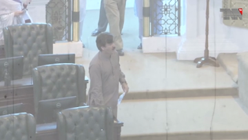 Peshawar- KP governor sacks three senior minister from cabinet