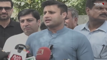 Islamabad- Zulfi Bukhari's legal notice to pay 1 billion to Khawaja Asif