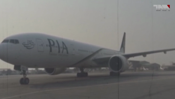 Karachi- 2 PIA flights barely escape horrible accident 