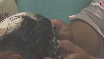 Karachi- Corona Virus, Citizens shave their heads