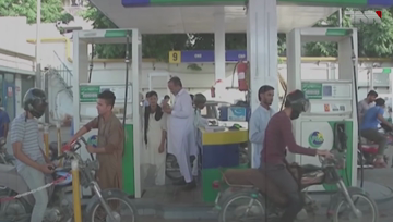 Islamabad- Govt slashes petrol price by Rs15 per liter