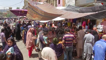 Karachi- Negligence in implementation of SOPs, people stormed markets as lockdown eased