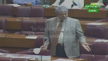 Islamabad- Outraged Naveed Qamar takes off coat in NA to fight PTI's Ali Zaidi