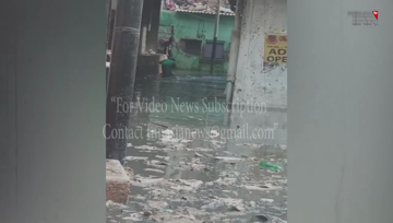 Karachi- Karachi turned into a pond due to rain and the citizen had to build a small boat