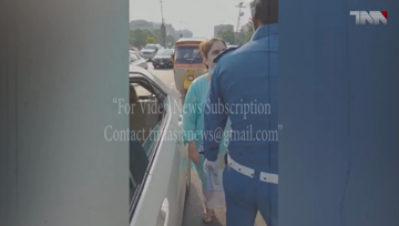 Lahore- Video of woman misbehaving with a traffic warden goes viral