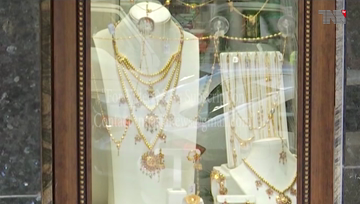 Karachi- Gold price retreats to Rs120,000 per tola