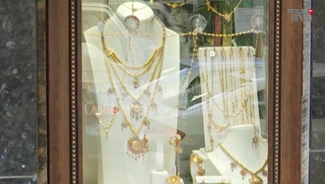 Karachi- Gold prices drop after hitting new peak in Pakistan