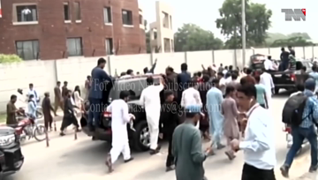 Lahore- Maryam’s NAB appearance cancelled as scuffle breaks out between police, PML-N workers