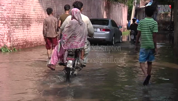 Lahore- Rain leaves half of Lahore without power,Rainwater floods streets, enters homes
