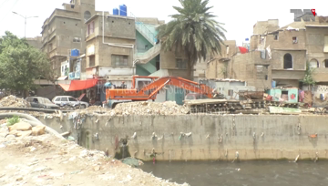 Karachi- Anti-encroachment drive along nullahs in Karachi continues on second day