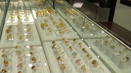 Karachi- Gold prices hike in market