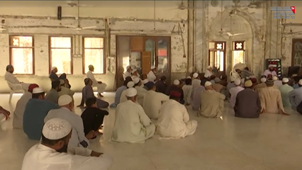 Karachi- Hundreds of children sitting in Itikaf continue to offer special prayers to Allah
