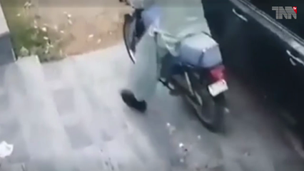 Karachi- Robbers loot Hira Mani outside her house