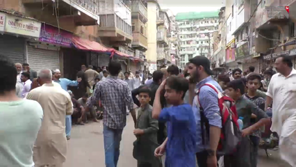 more than a dozen shops affected Karachi's Jubilee Cloth Market 