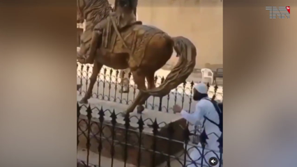 Lahore- Statue of Raja Ranjit Singh once again smashed in the Royal Fort