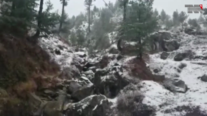 Gilgit- Heavy snowfall on Babu Sar Top, vehicles got stuck