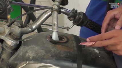 Islamabad - Govt plans to increase petroleum levy on POL prices: Shaukat Tarin