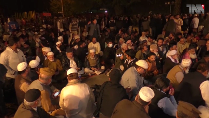 Karachi - Despite heavy rains in Karachi, a sit-in of Jamaat-e-Islami is going on outside the Sindh Assembly which has started its sixth day today