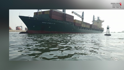 Karachi: The plane got stuck in the sand, the first attempt to get out failed