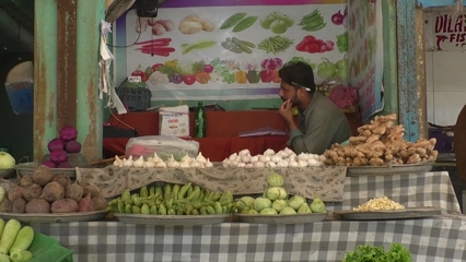 Karachi- Vegetables prices increased by 100% due to Flood